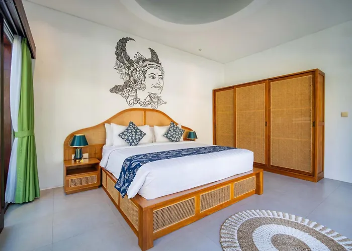 Golden Bee * Ubud