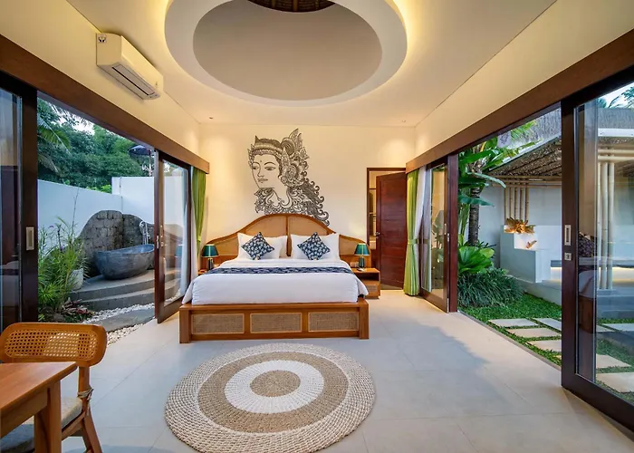 Golden Bee * Ubud
